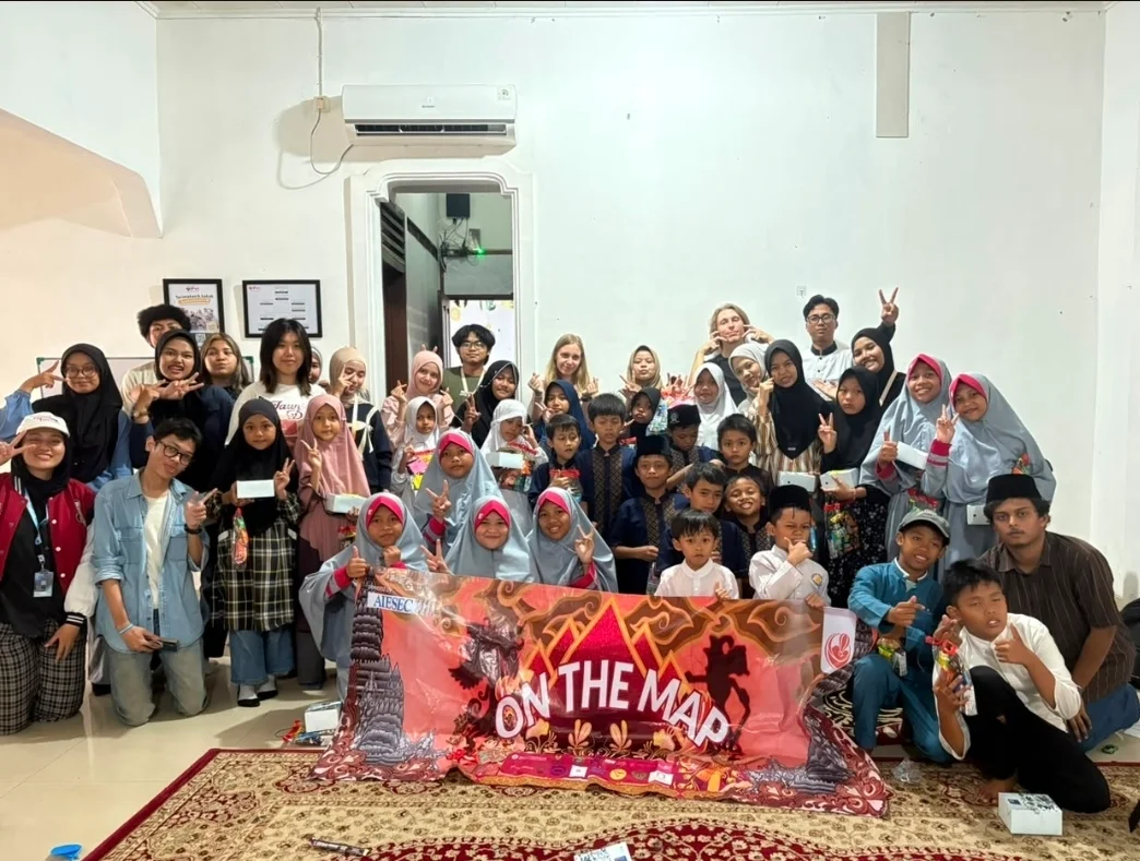 AIESEC in UIN Jakarta Bangun Koneksi dan Pertukaran Budaya melalui Kegiatan Bersama Anak-Anak
